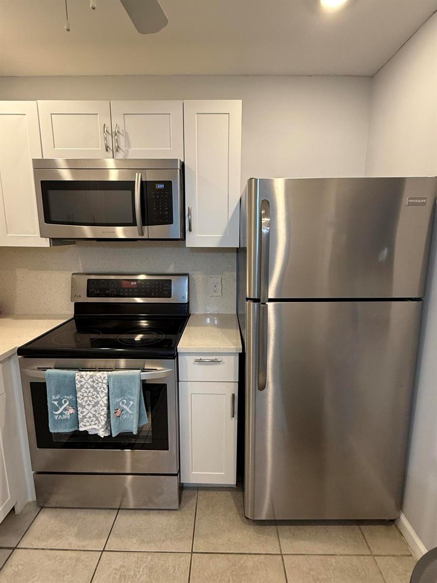 200 VILLAGE GREEN E # 218, Palm Springs FL 33461 photo 2