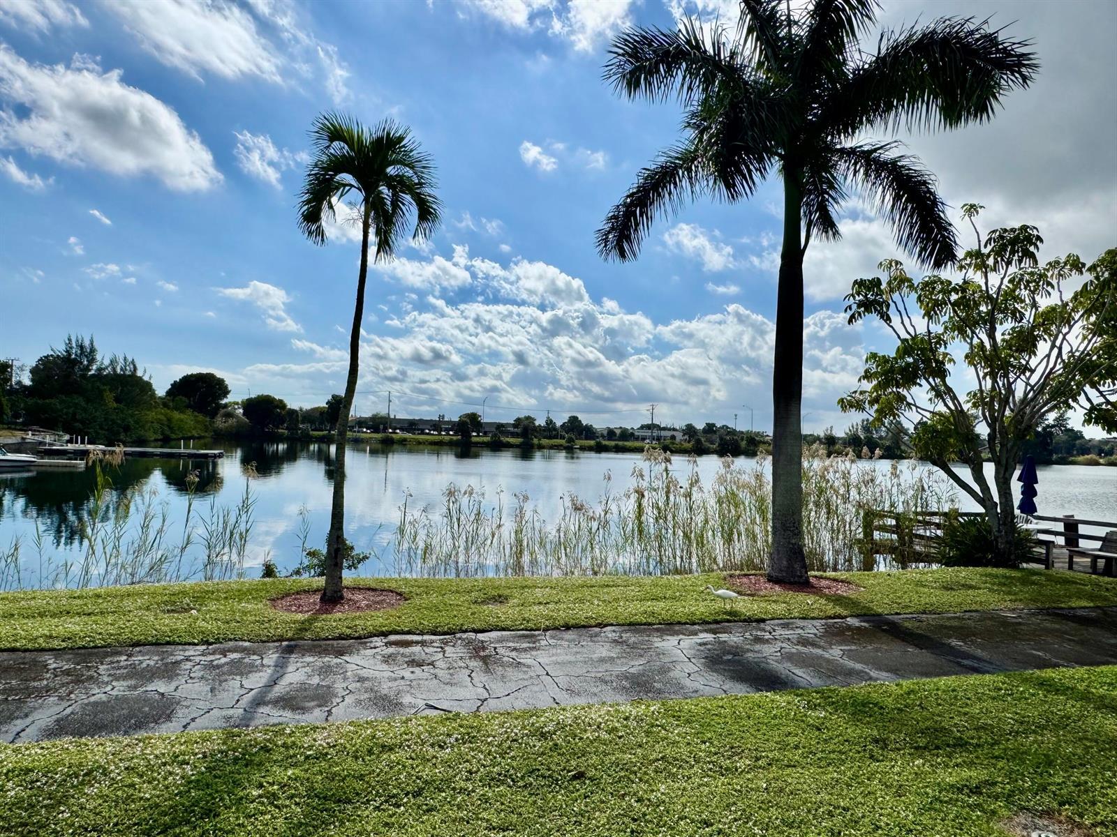 960 CRYSTAL LAKE # 206, Deerfield Beach FL 33064 photo 2