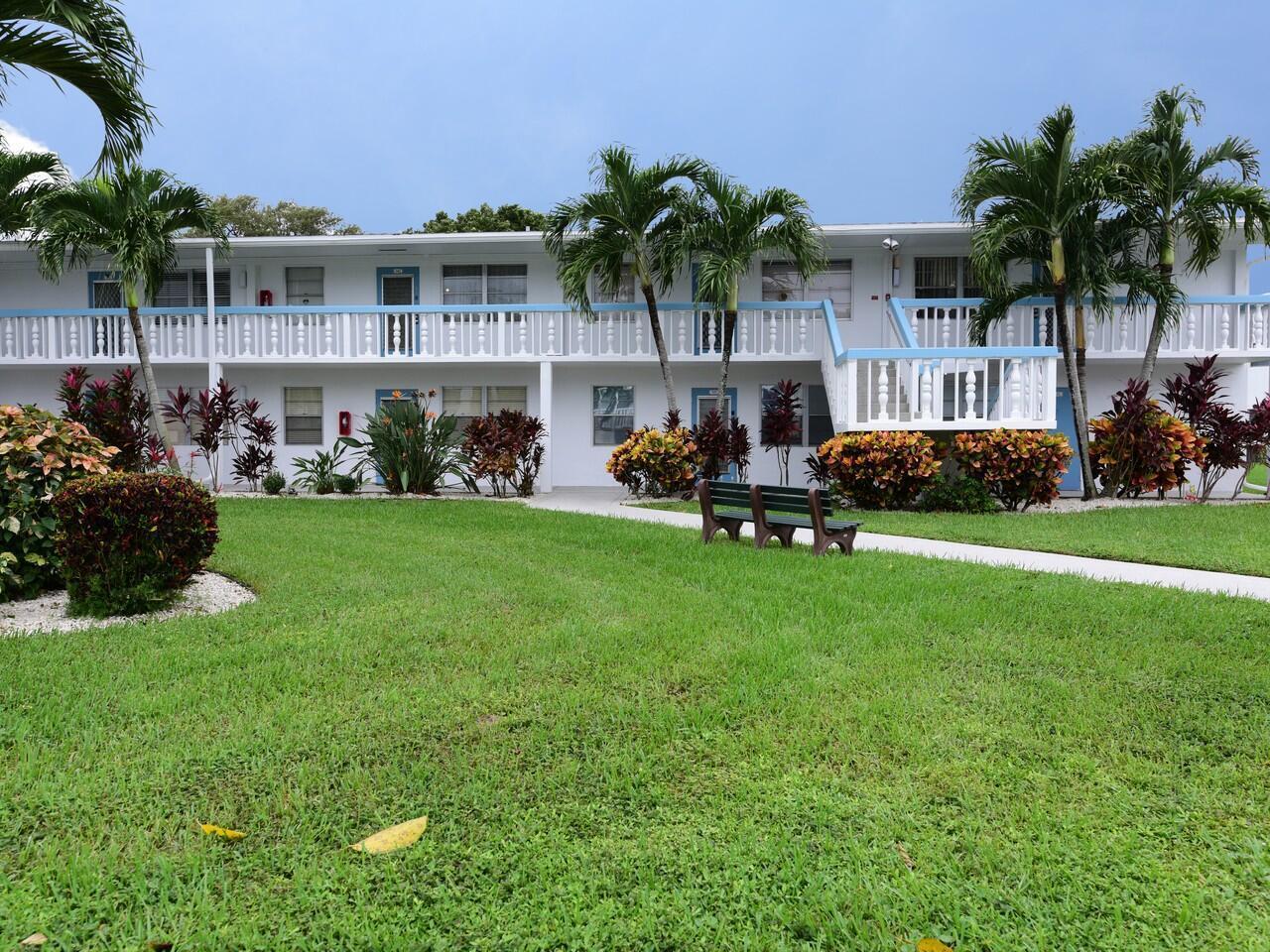 141 Newport I, Deerfield Beach FL 33442 photo 2