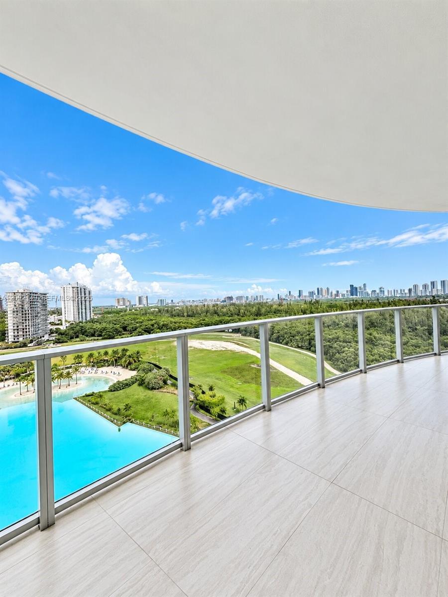 2411 LAGUNA CIR # 1111, North Miami FL 33181 photo 2
