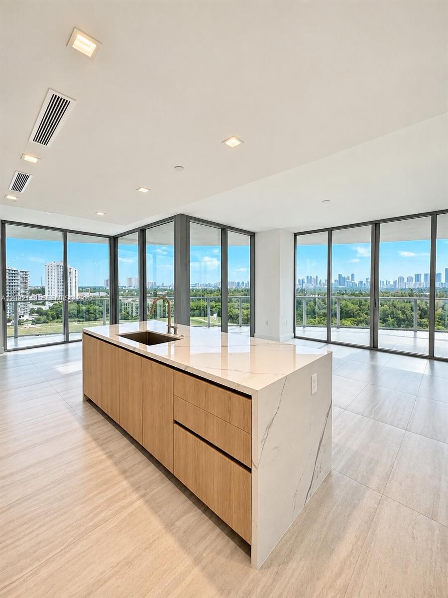 2411 LAGUNA CIR # 1111, North Miami FL 33181 photo 3
