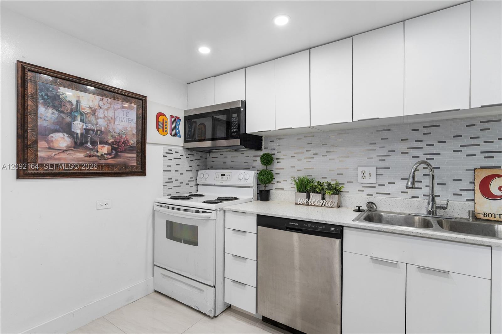 3670 Inverrary Dr # 2R, Lauderhill FL 33319 photo 2