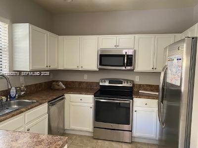 373 NE 37th Ave, Homestead FL 33033 photo 2