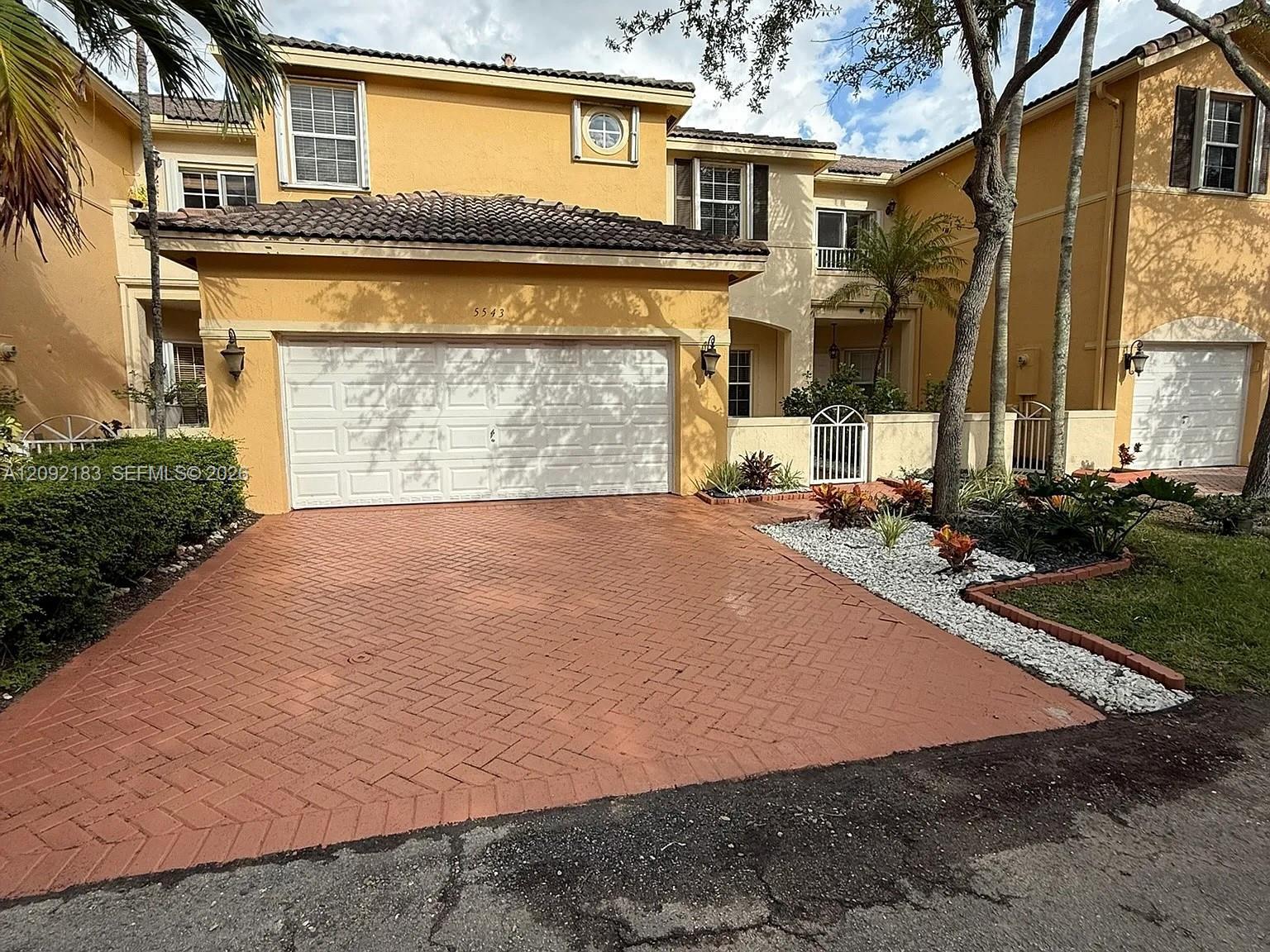 5543 NW 112th Pl, Doral FL 33178 photo 2