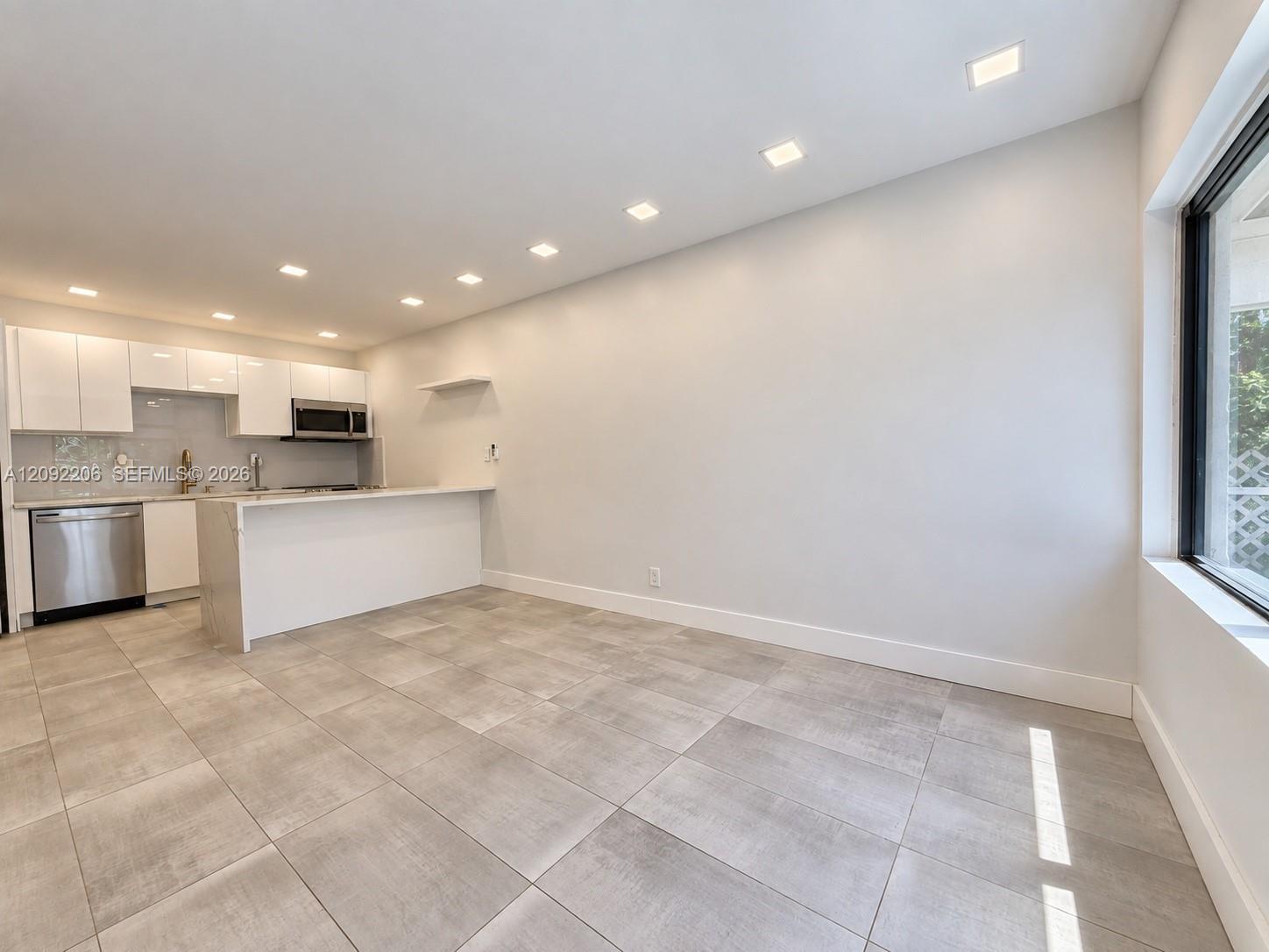 551 NE 26th St # w, Wilton Manors FL 33305 photo 2