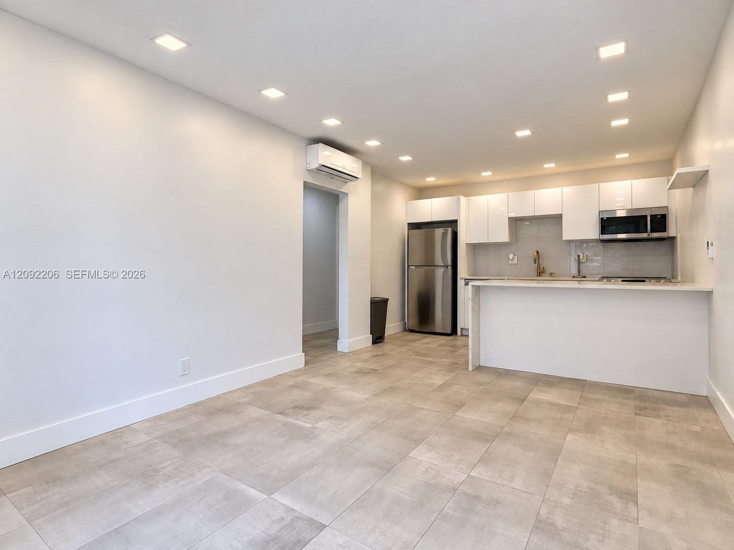 551 NE 26th St # w, Wilton Manors FL 33305 photo 3