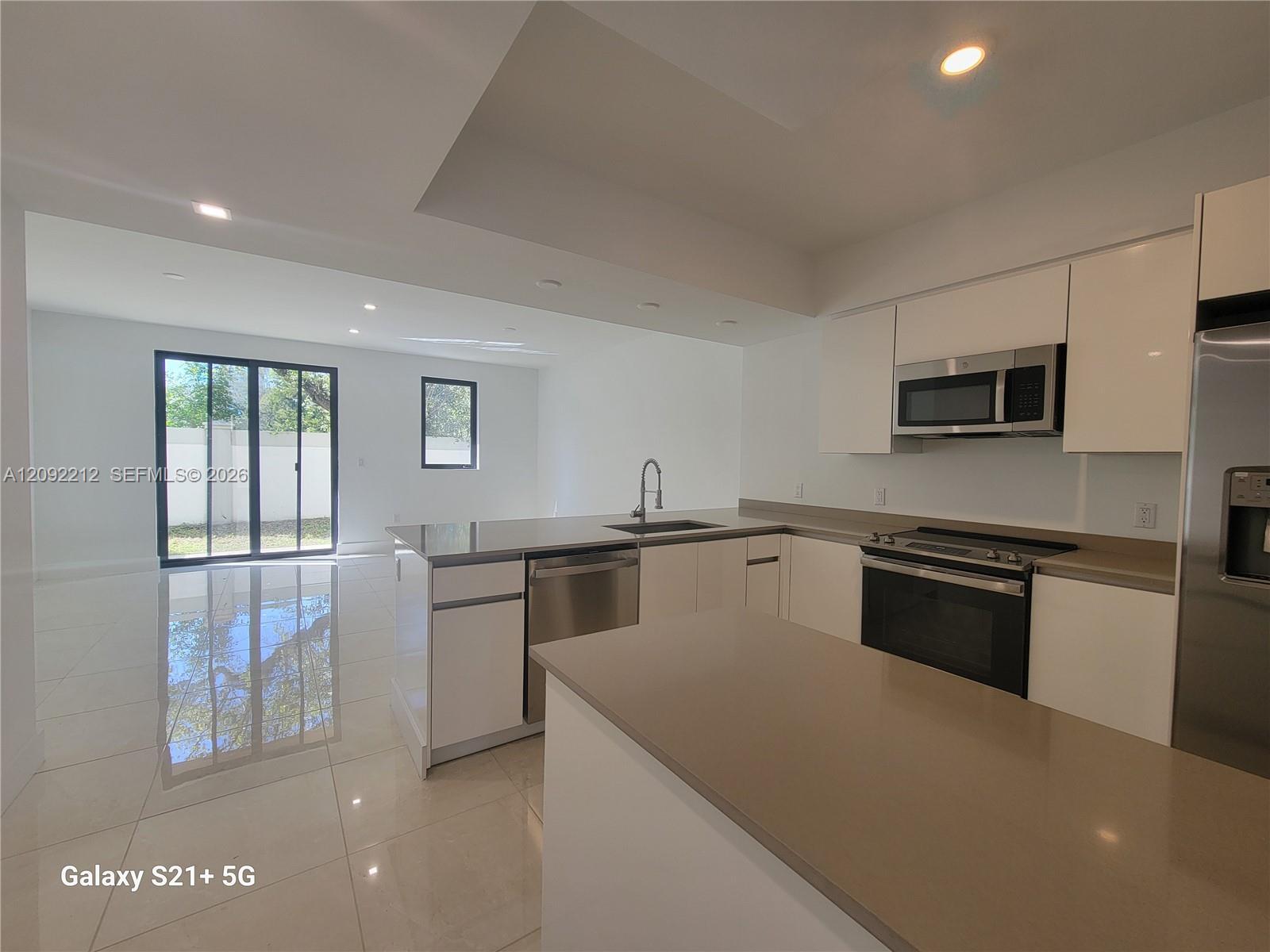4141 N Oak Pl, Dania Beach FL 33314 photo 2