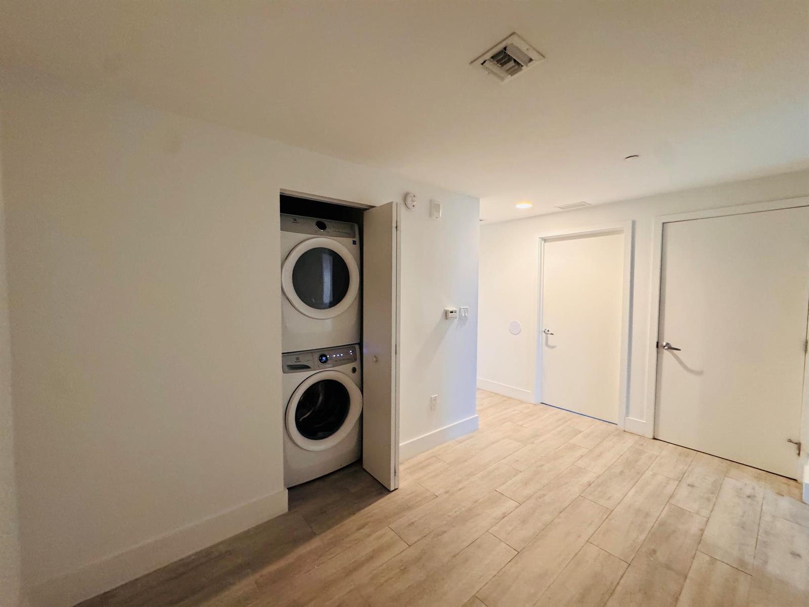 16385 BISCAYNE Boulevard # 1204, North Miami Beach FL 33160 photo 4