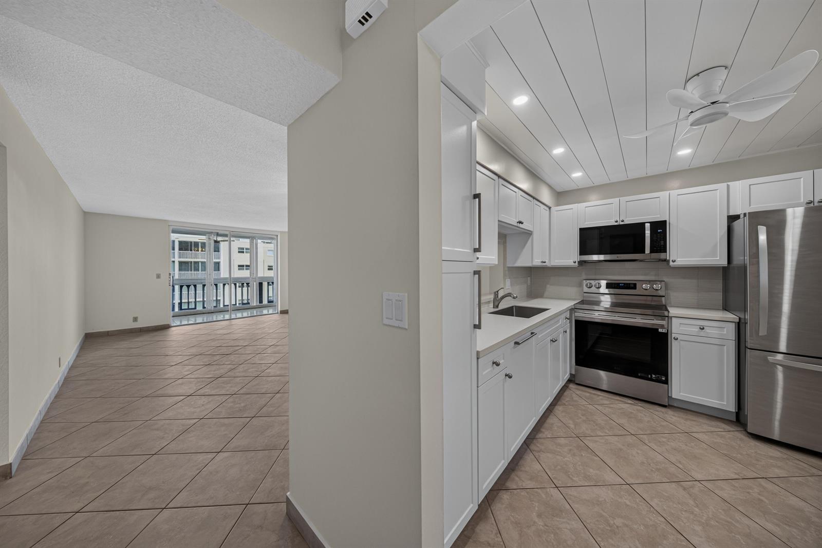 610 NE 12th Avenue # 601, Hallandale Beach FL 33009 photo 5