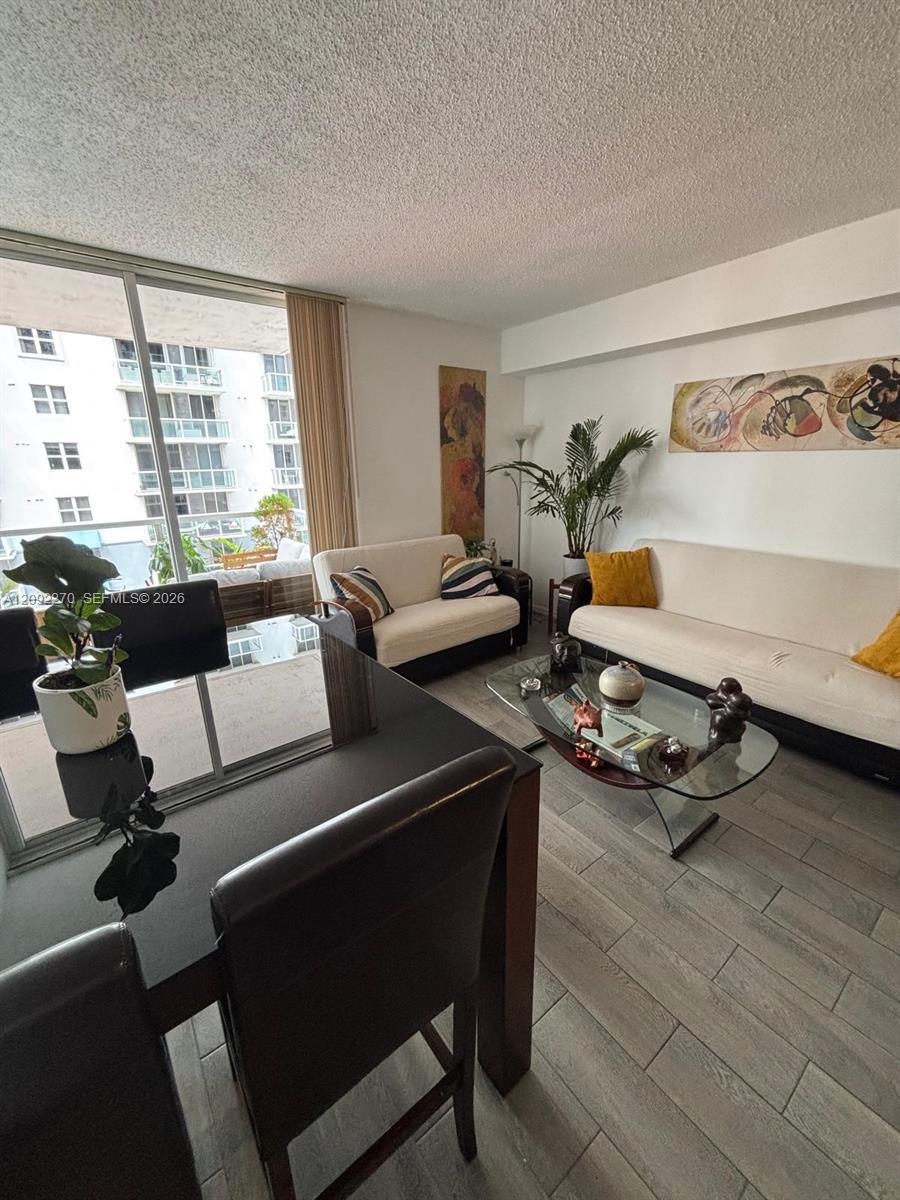 5077 NW 7th St # 814, Miami FL 33126 photo 3