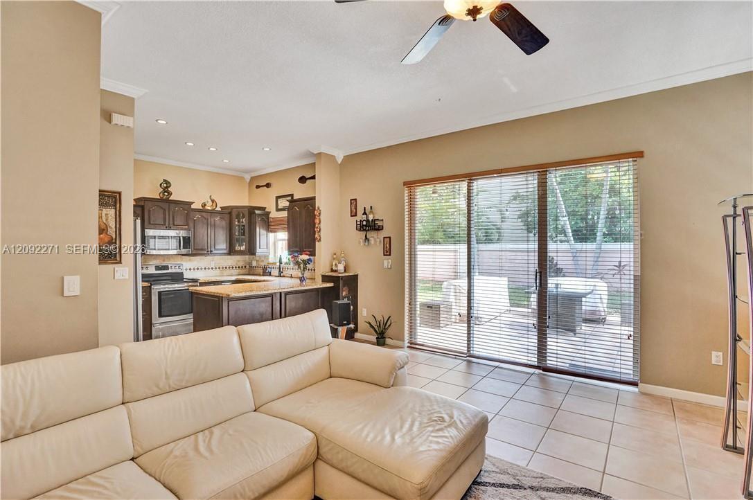 14361 N Royal Cove Cir # 14361, Davie FL 33325 photo 2