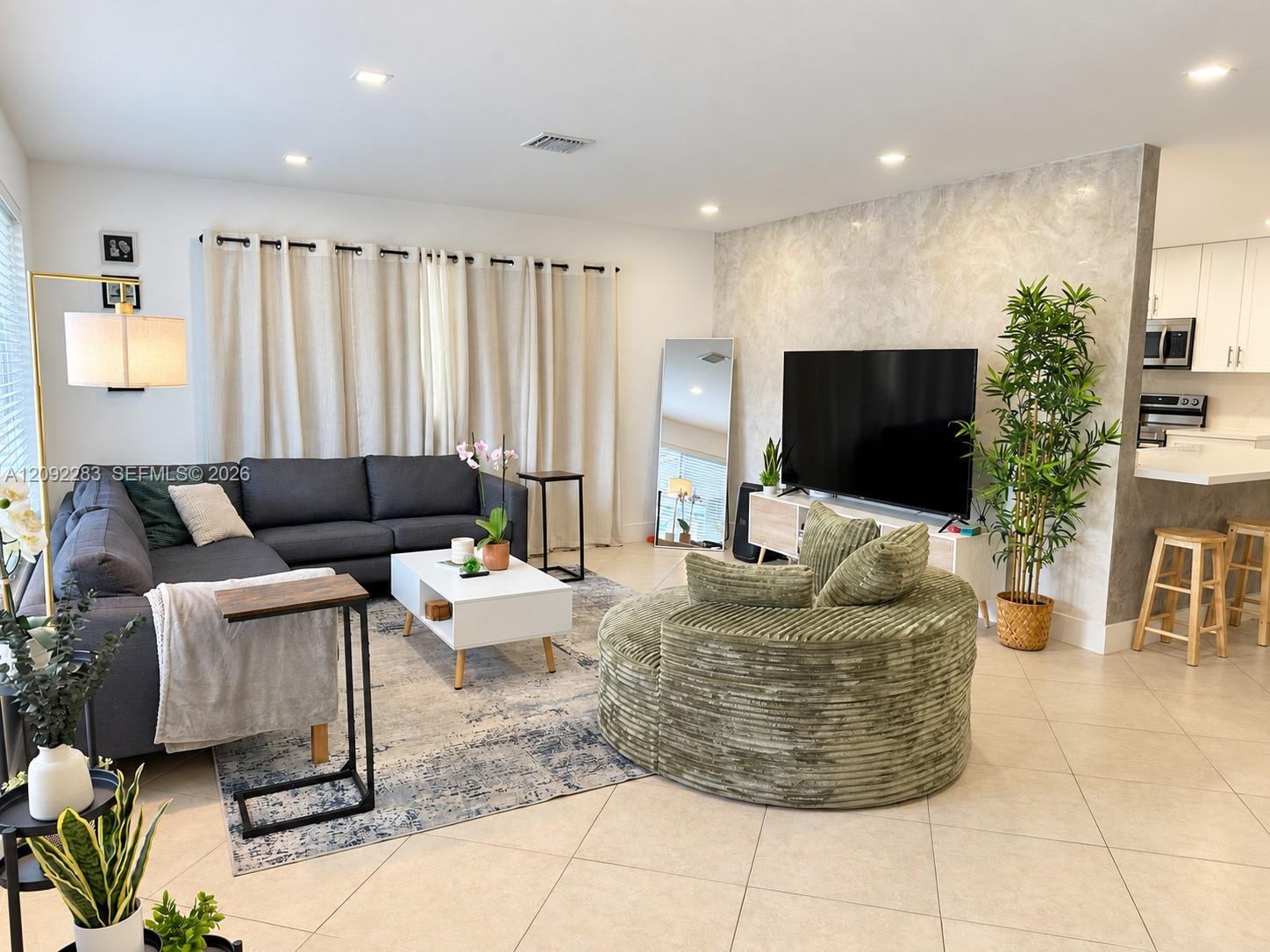 1235 Pierce St, Hollywood FL 33019 photo 4