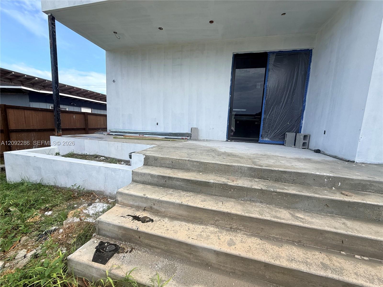 3075 NW 17th St, Miami FL 33125 photo 2
