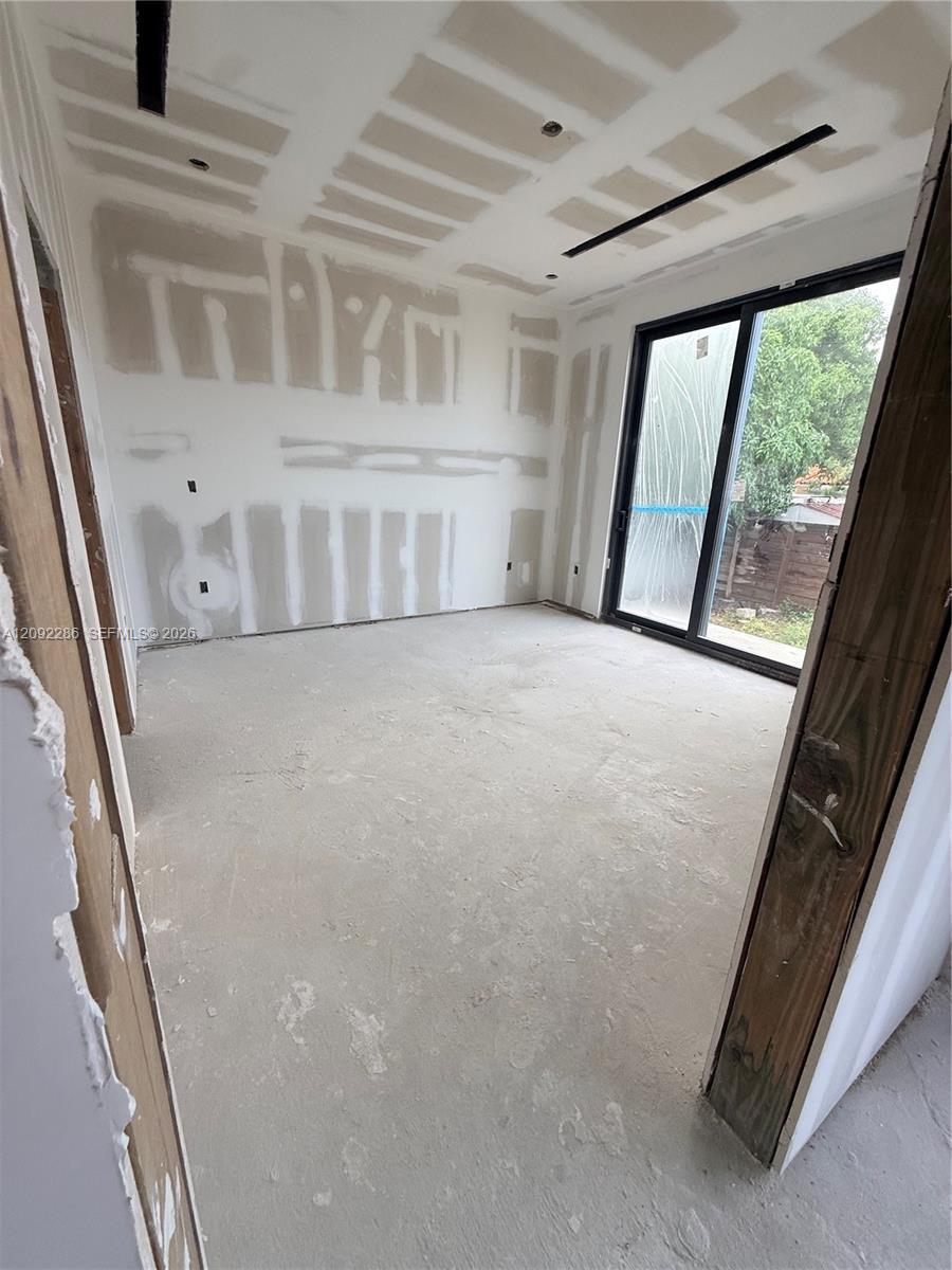 3075 NW 17th St, Miami FL 33125 photo 5