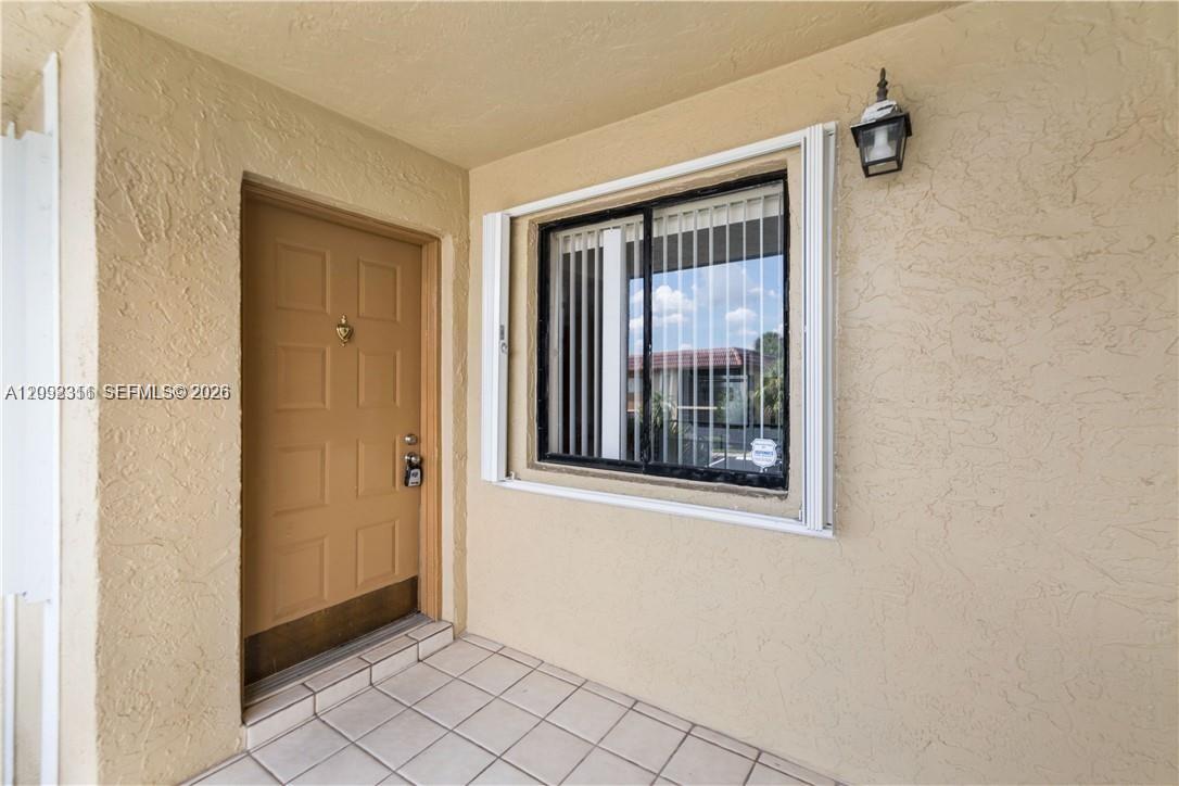 321 Lakeview Dr # 204, Weston FL 33326 photo 2