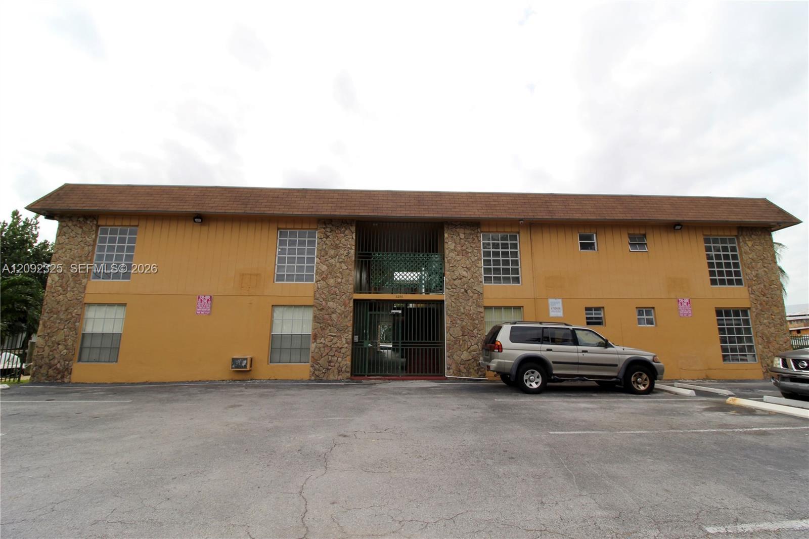 2290 NW North River Dr # 13, Miami FL 33125 photo 2
