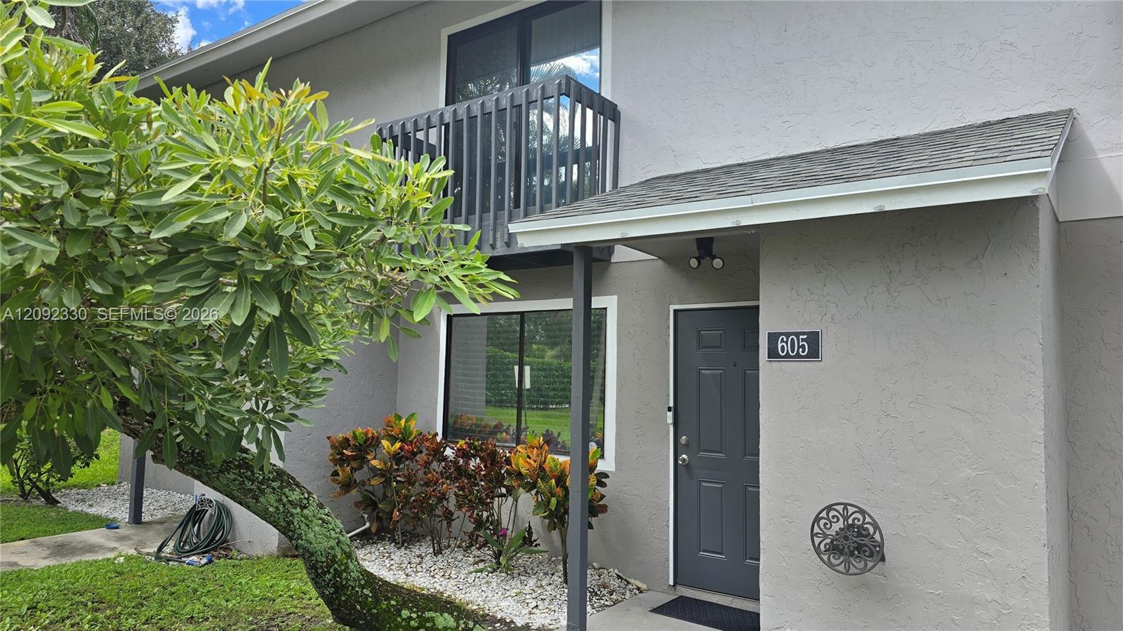 605 Riverside Dr, Green Acres FL 33463 photo 2