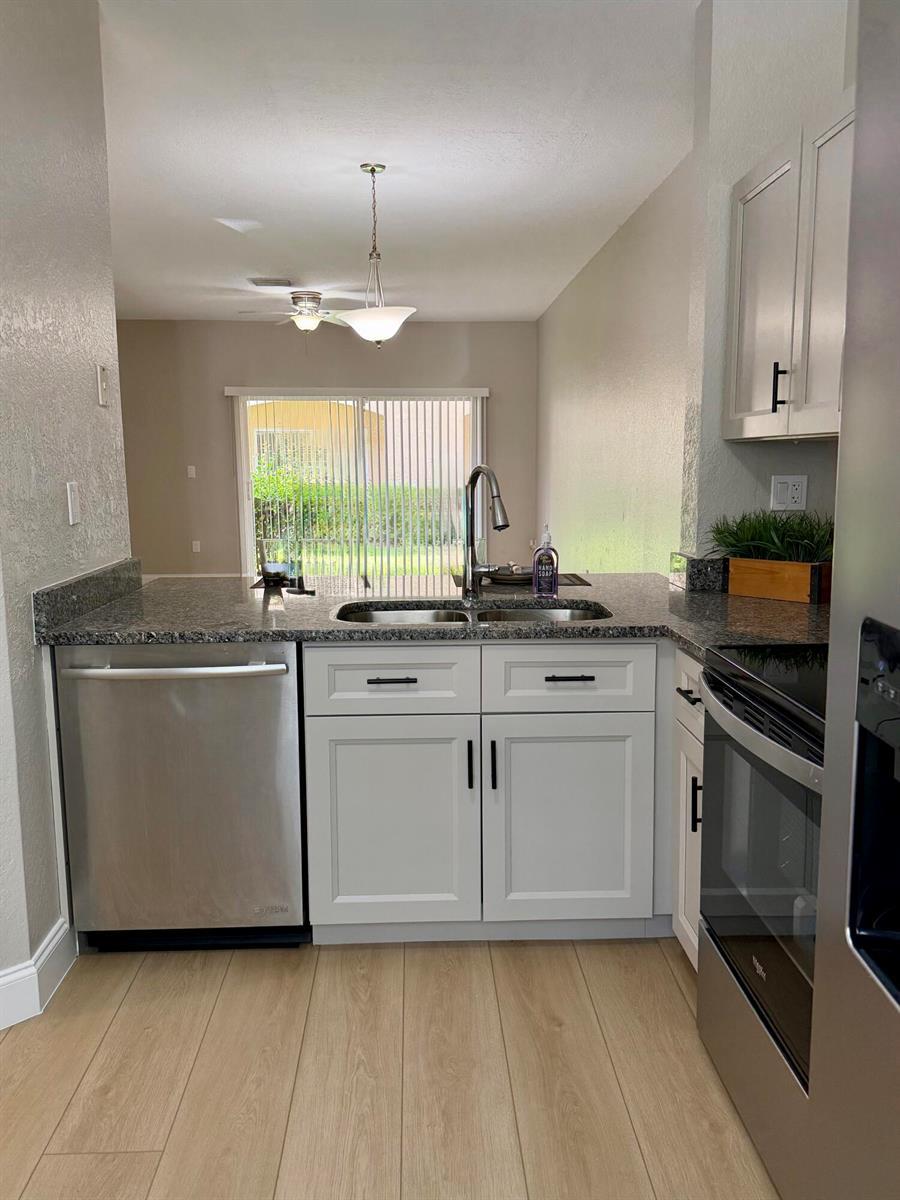 8884 N Isles Circle, Tamarac FL 33321 photo 5