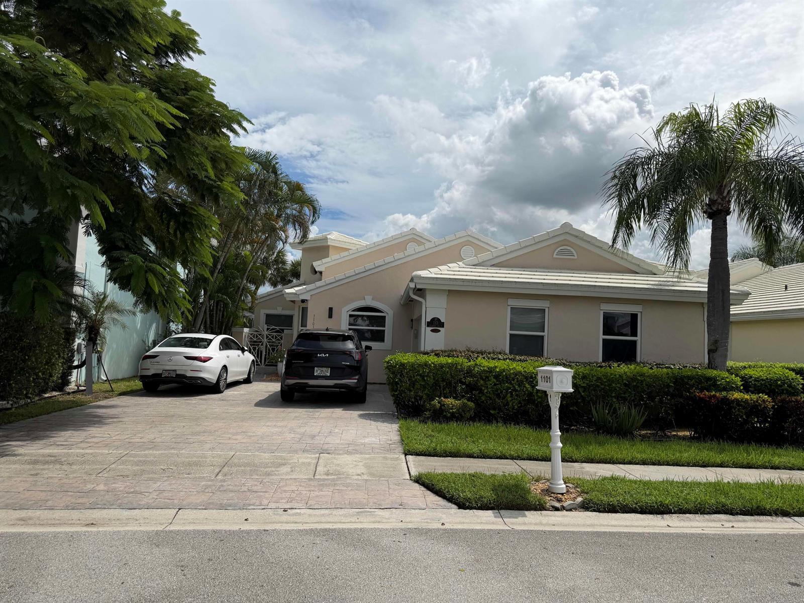 1101 Wilshire Circle E, Pembroke Pines FL 33027