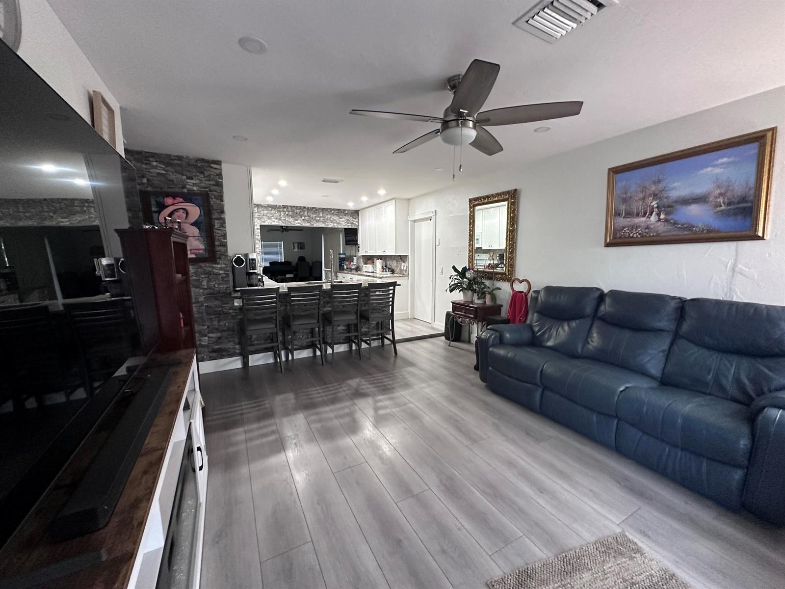 1013 N C Street, FL 33460 photo 4