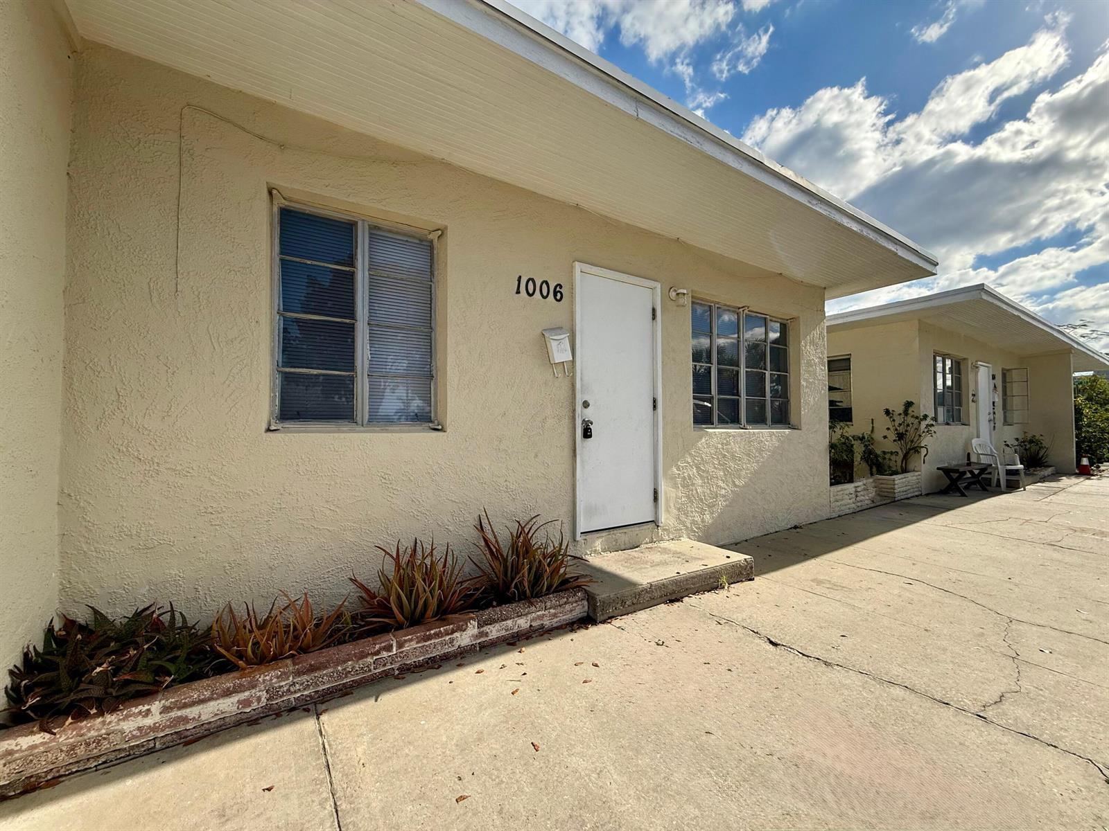 1006 2nd Avenue N, FL 33460