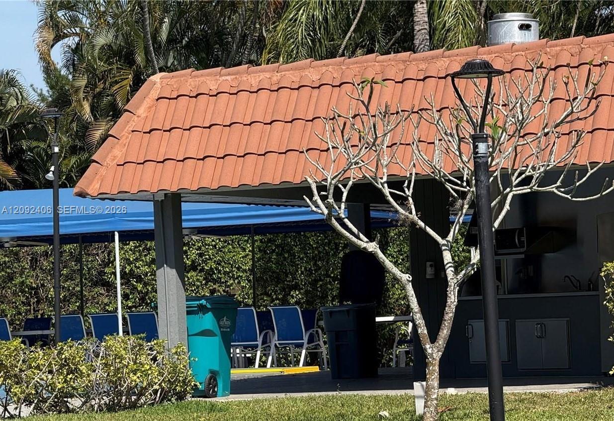 400 S Hollybrook Dr # 305, Pembroke Pines FL 33025 photo 2
