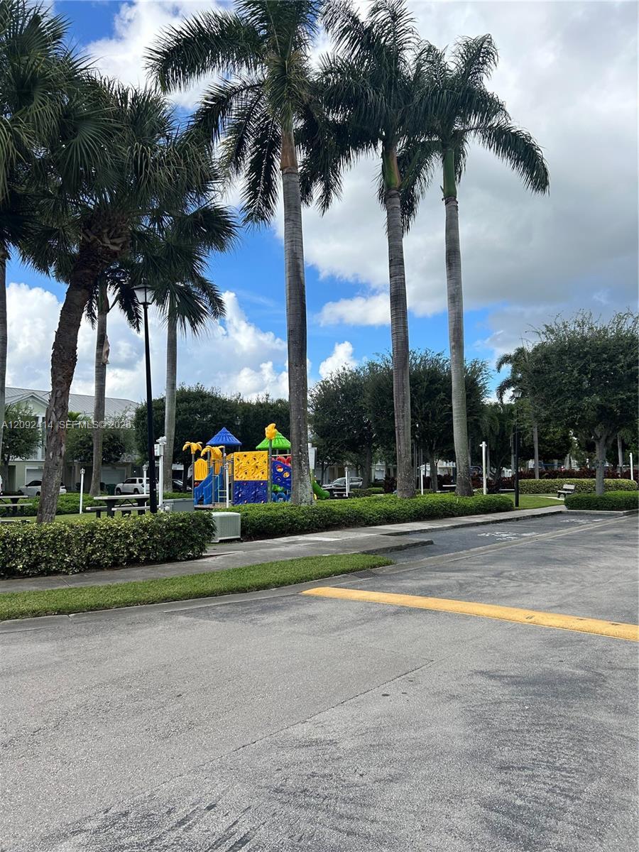 10735 NW 75th St, Doral FL 33178 photo 4