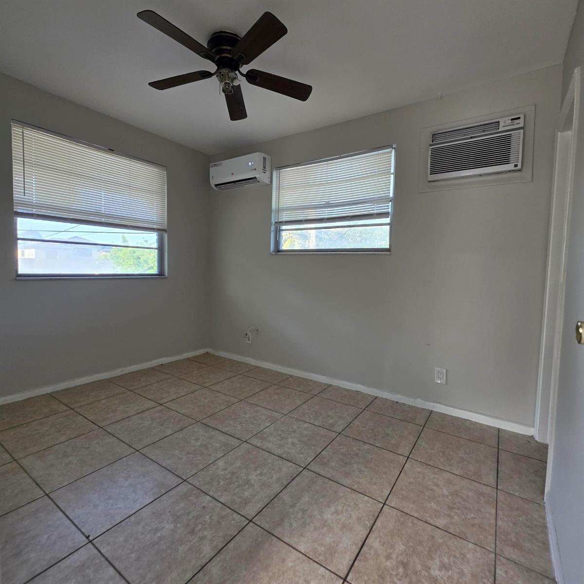 1826 Sherman Street Apt 16, Hollywood FL 33020 photo 2