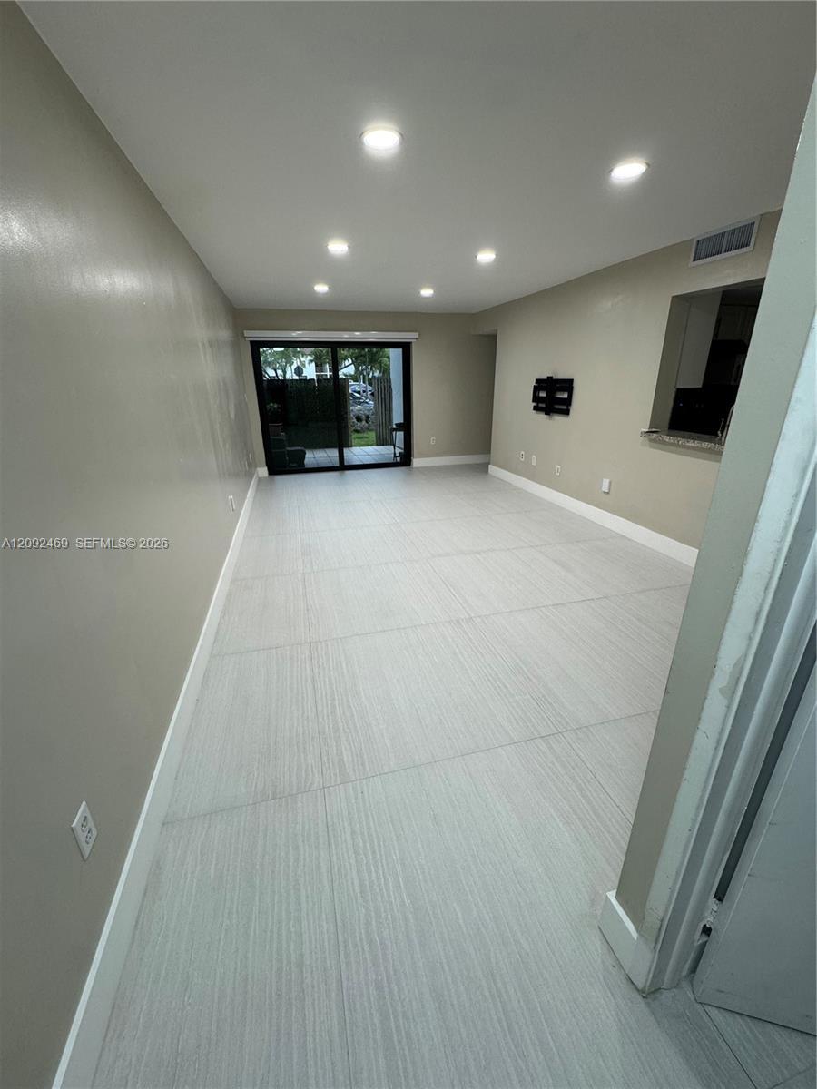 9405 Fontainebleau Blvd # 22, Miami FL 33172 photo 3