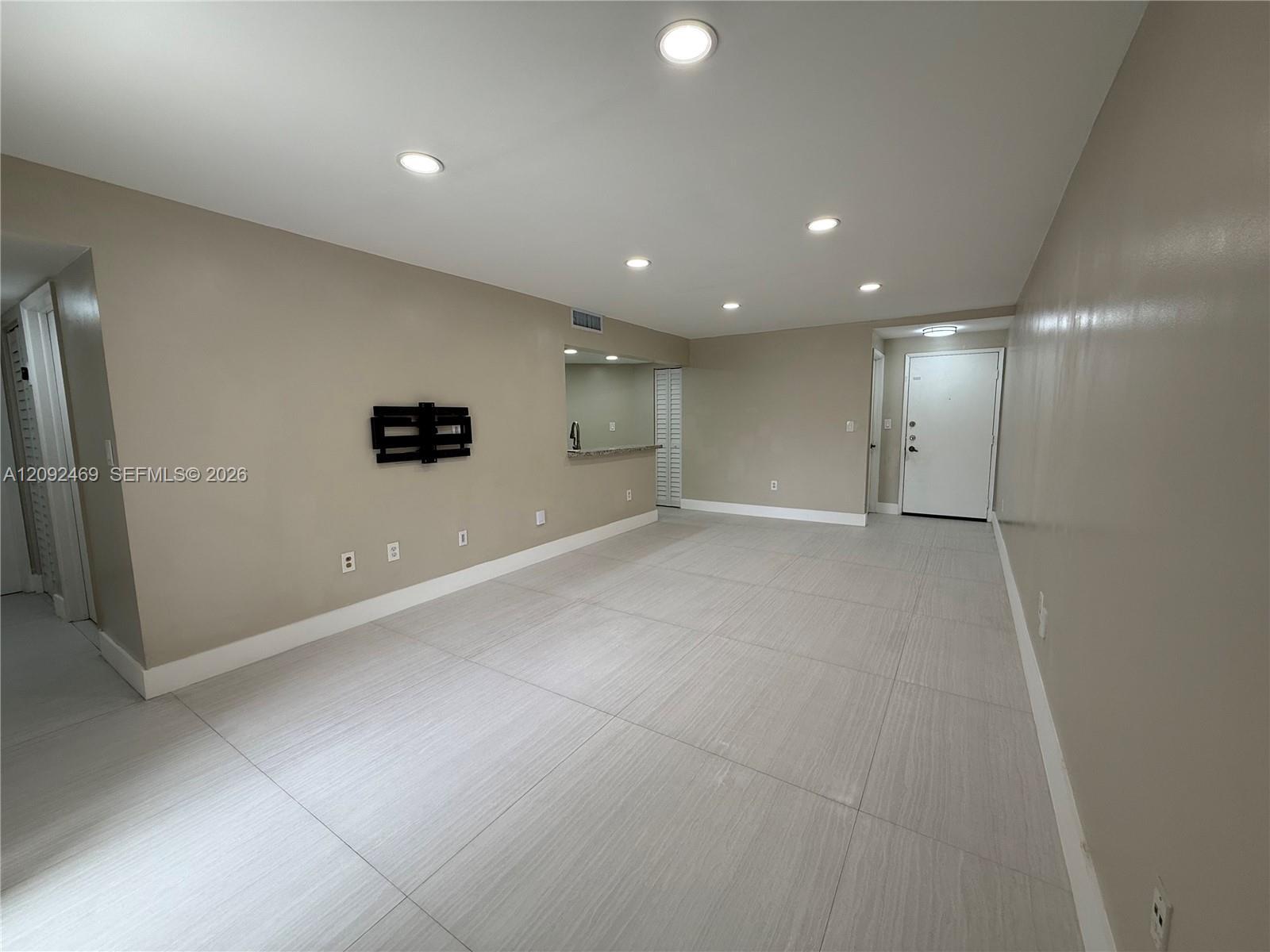 9405 Fontainebleau Blvd # 22, Miami FL 33172