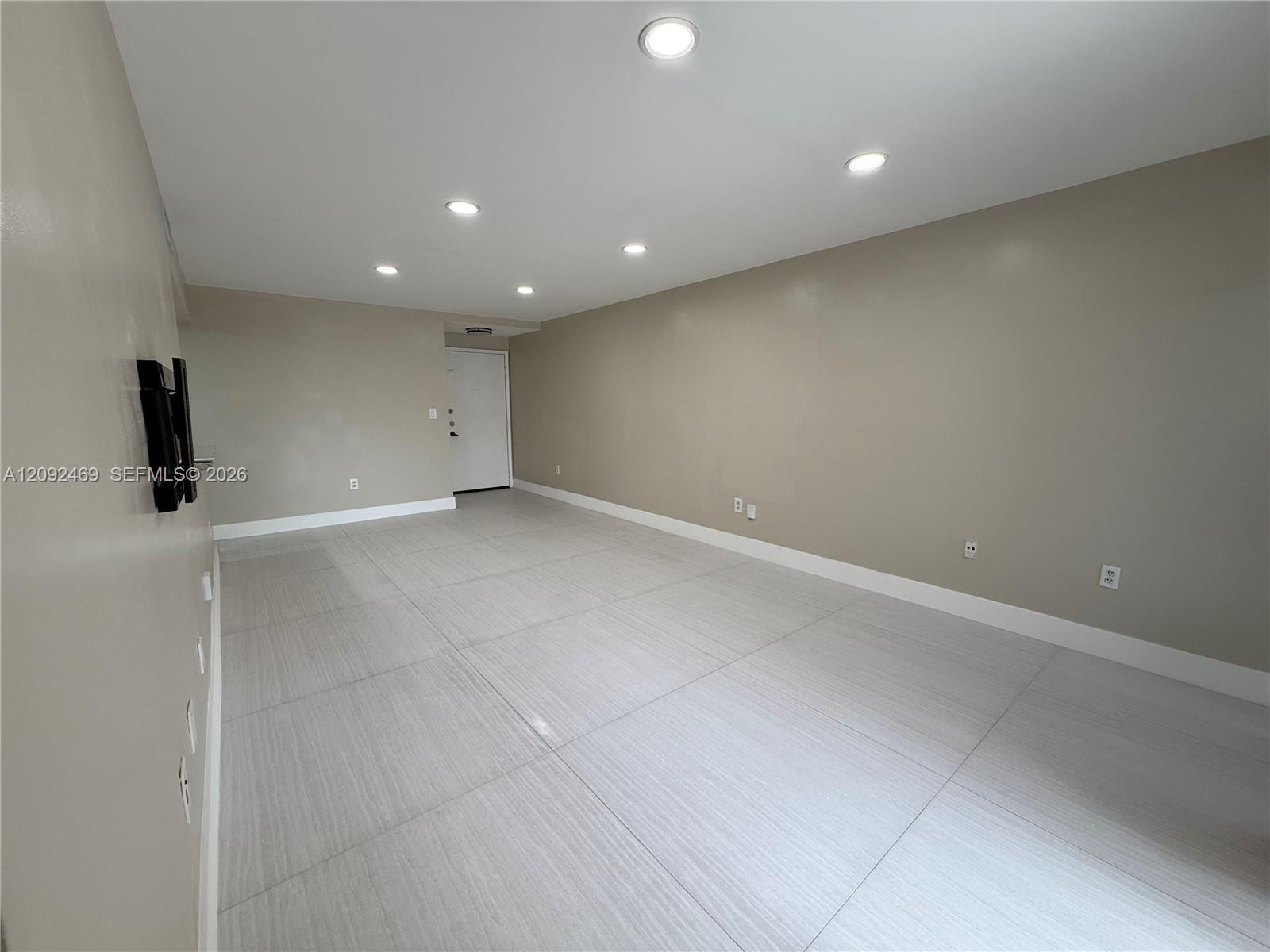 9405 Fontainebleau Blvd # 22, Miami FL 33172 photo 4