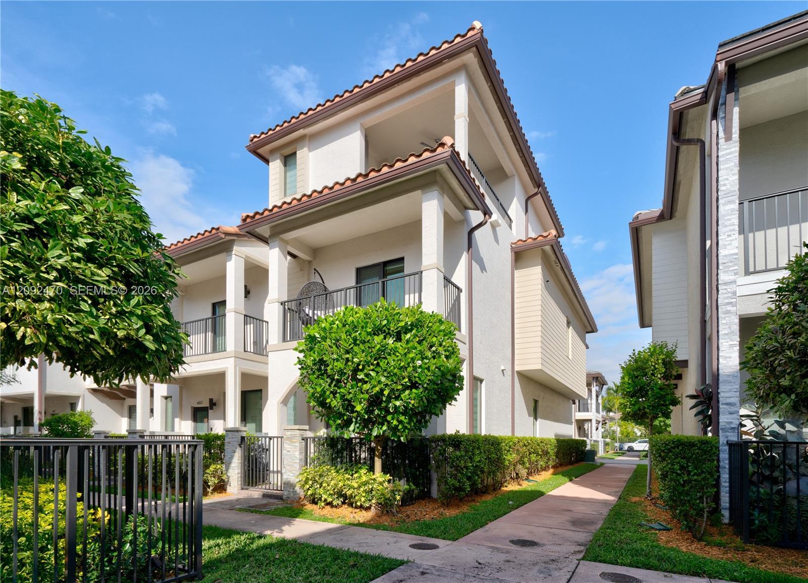 4809 NW 83rd Pkwy, Doral FL 33166 photo 2