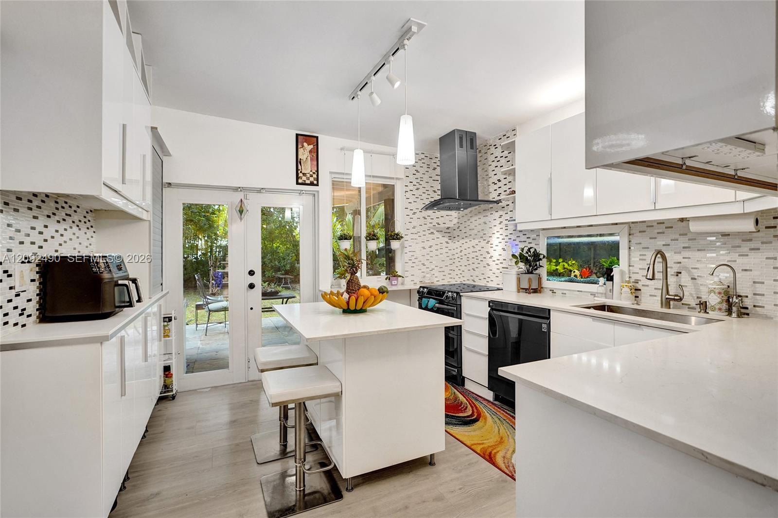 860 NE 127th St, North Miami FL 33161