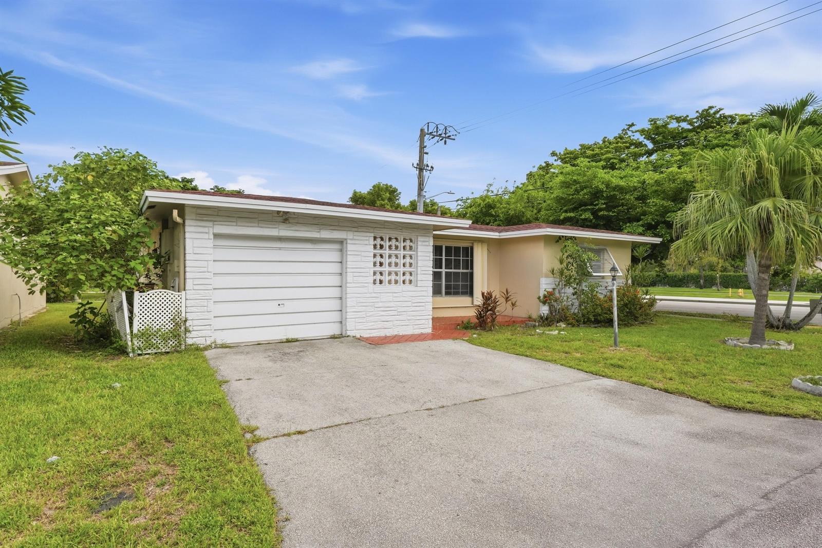 901 NW 48th Place, Pompano Beach FL 33064 photo 2