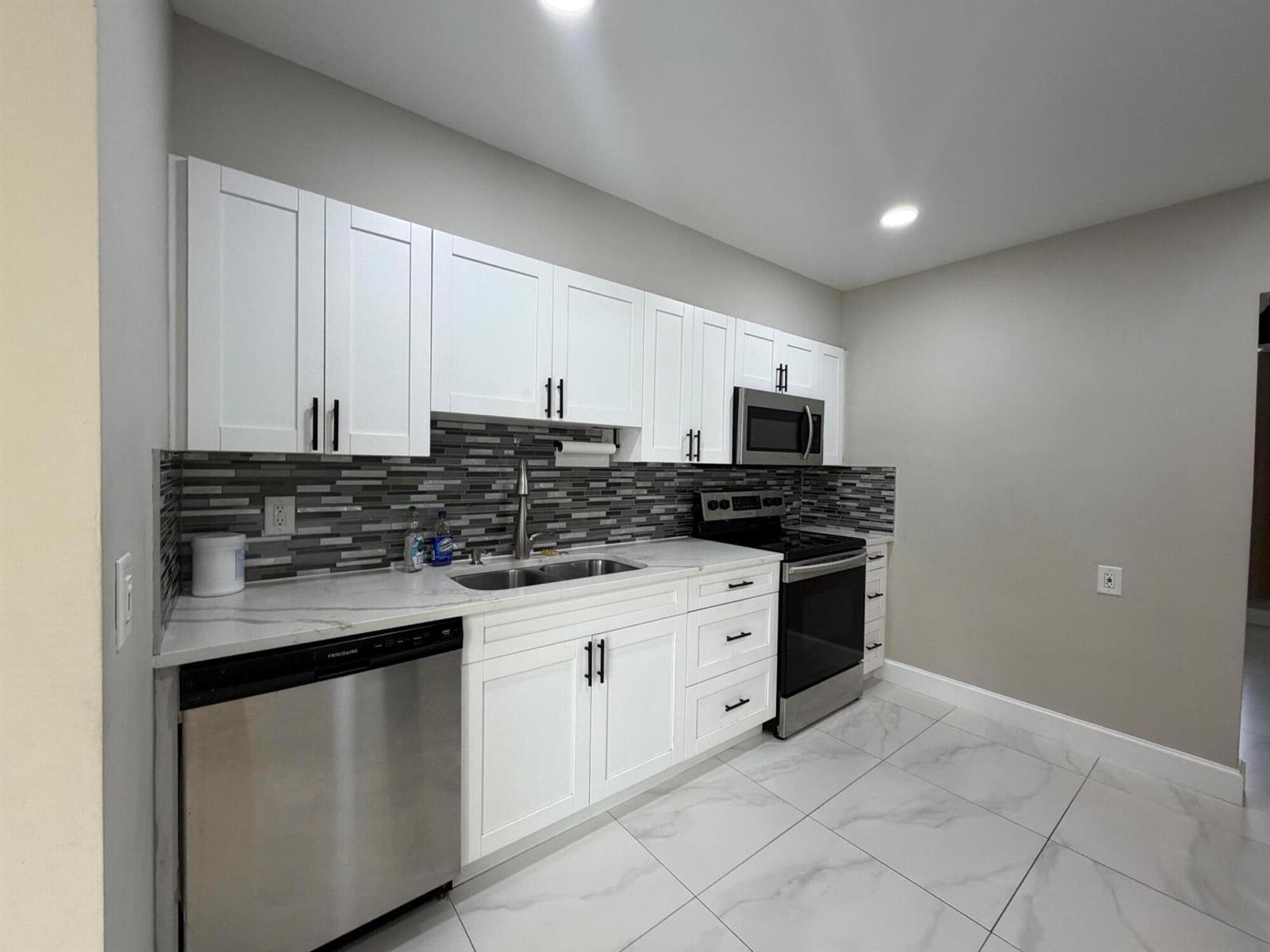 1408 SE 3RD Terrace, Deerfield Beach FL 33441 photo 2