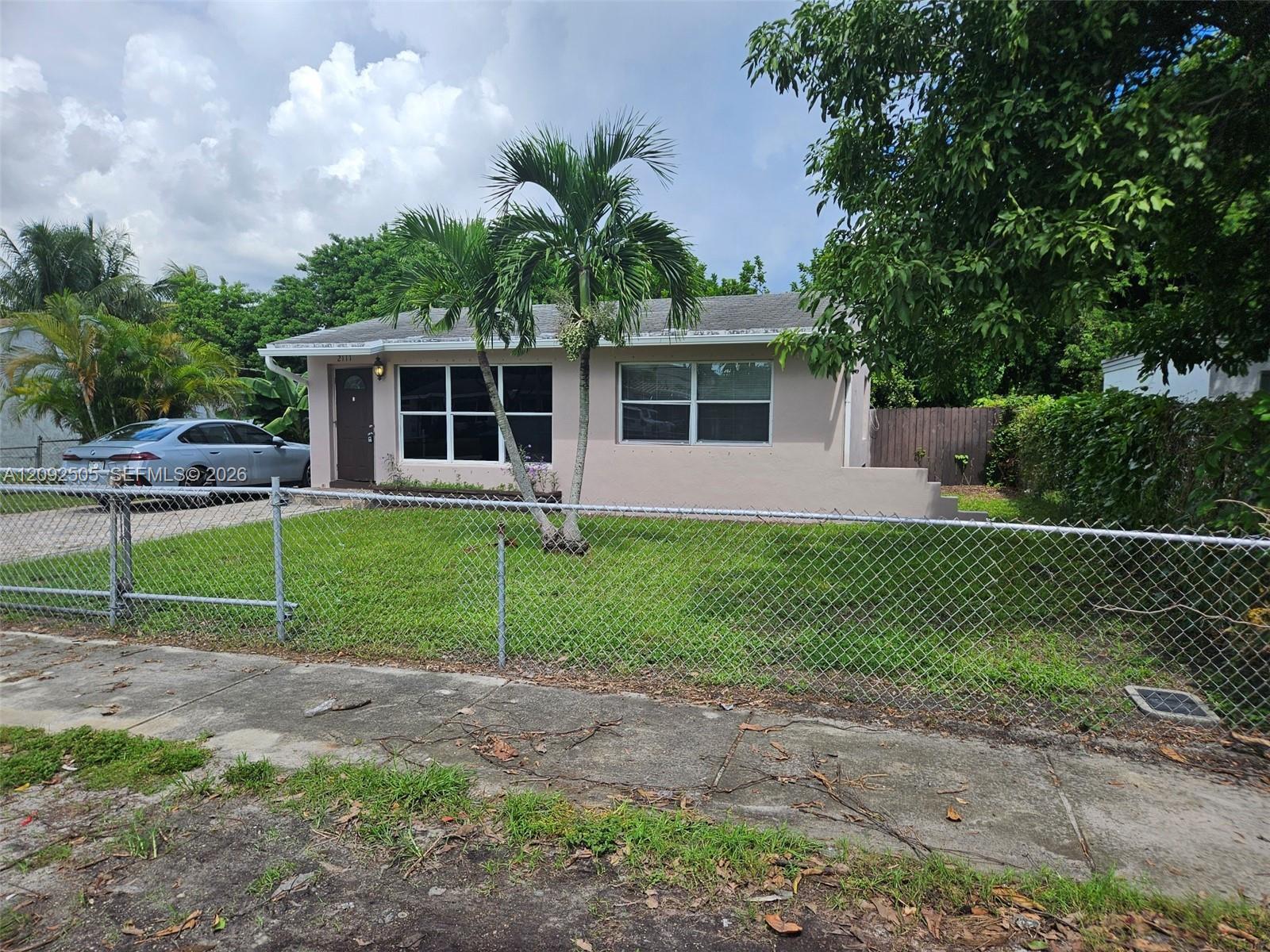 2111 Wiley Ct, Hollywood FL 33020 photo 2