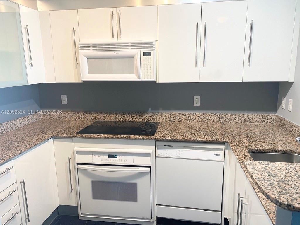 335 BISCAYNE BL # 4200, Miami FL 33131 photo 2