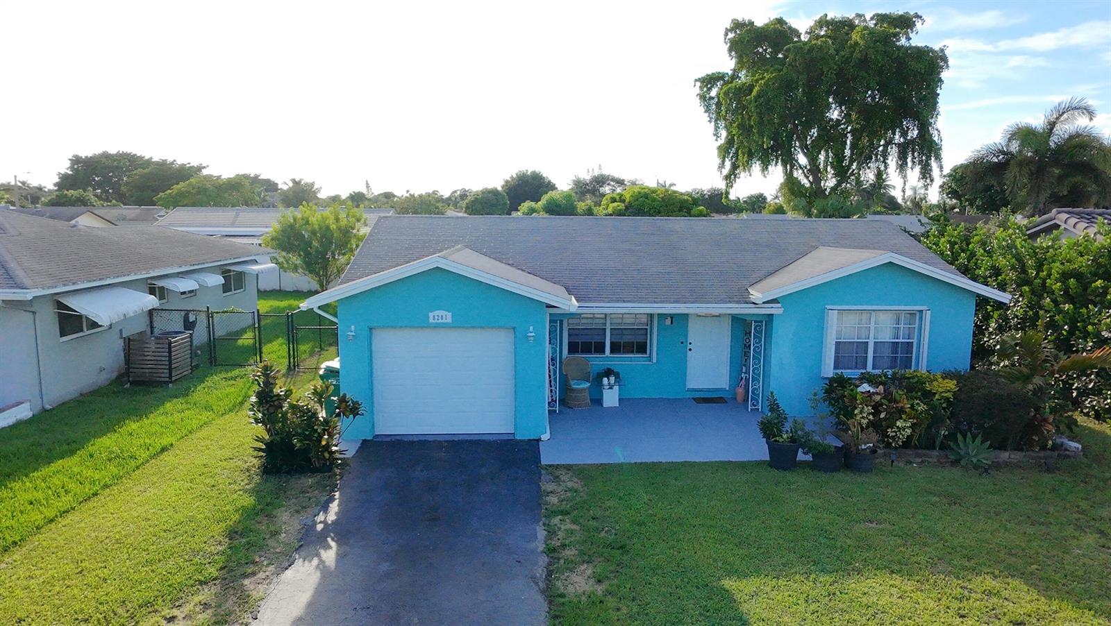 8201 NW 103RD Avenue, Tamarac FL 33321 photo 2