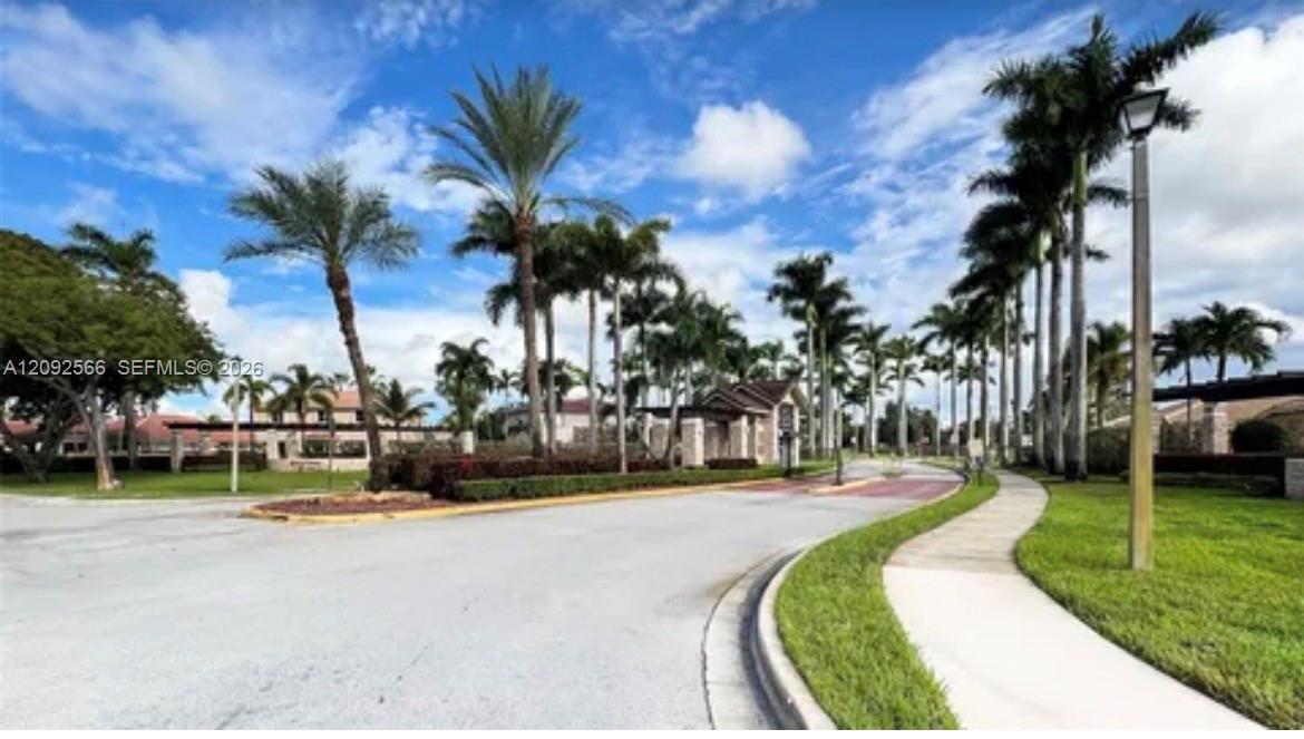 14015 N Forest Oak Cir, Davie FL 33325 photo 3