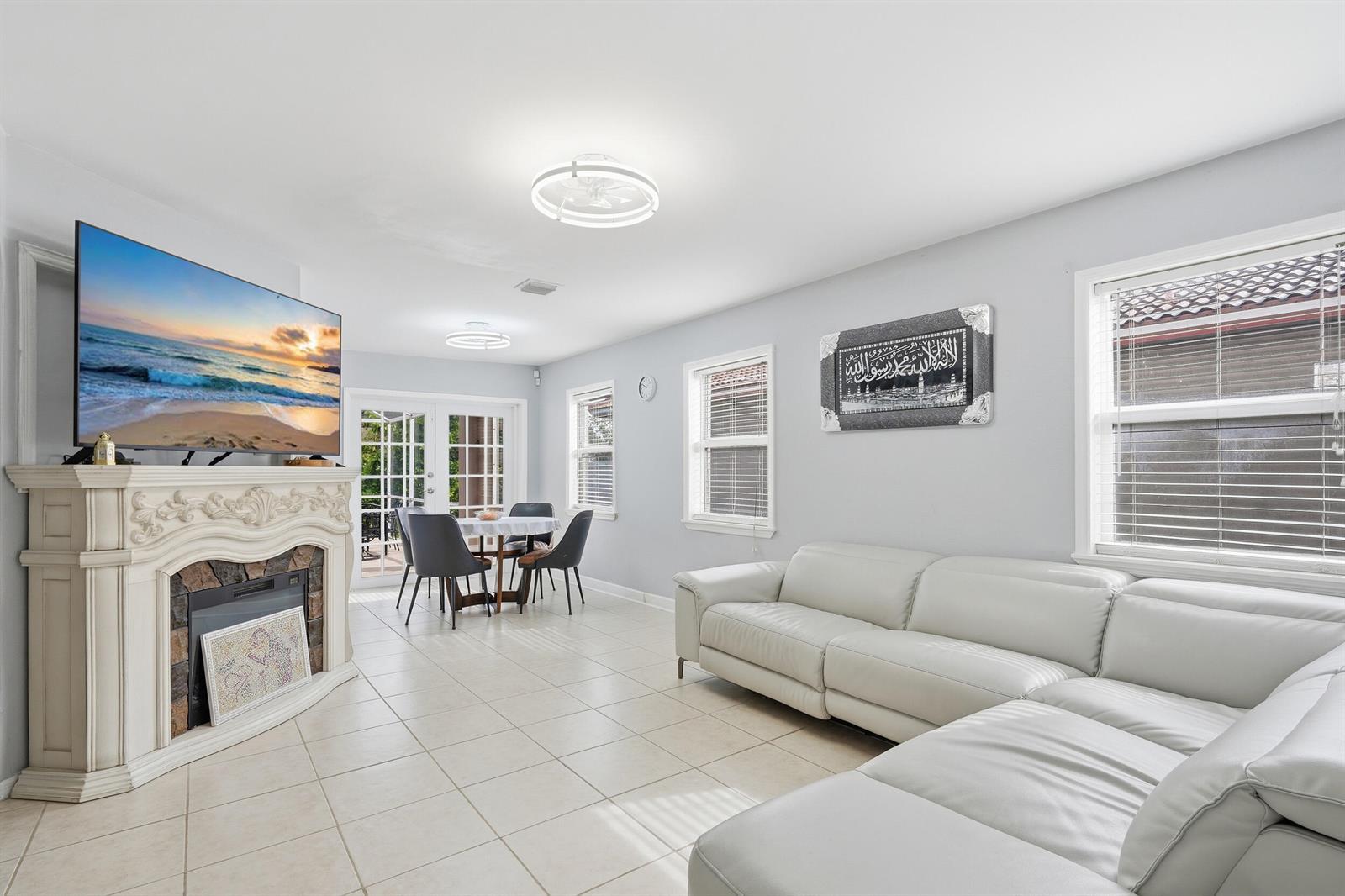 19257 NW 14th Street, Pembroke Pines FL 33029 photo 3