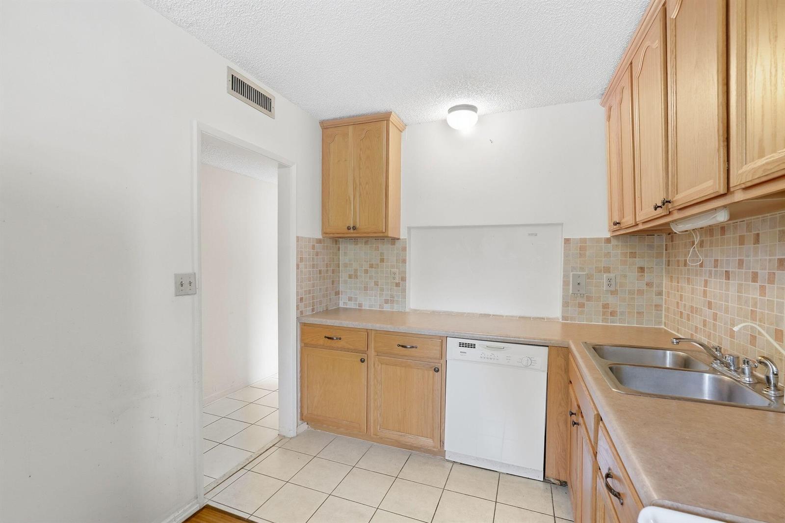 8425 Forest Hills Drive # 205, Coral Springs FL 33065 photo 2