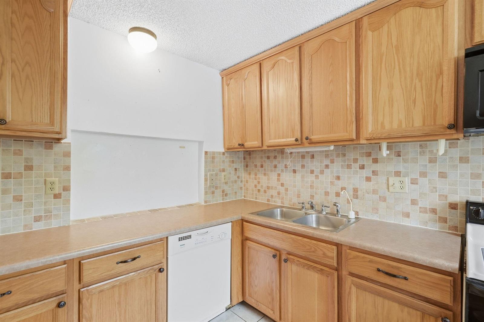 8425 Forest Hills Drive # 205, Coral Springs FL 33065 photo 3