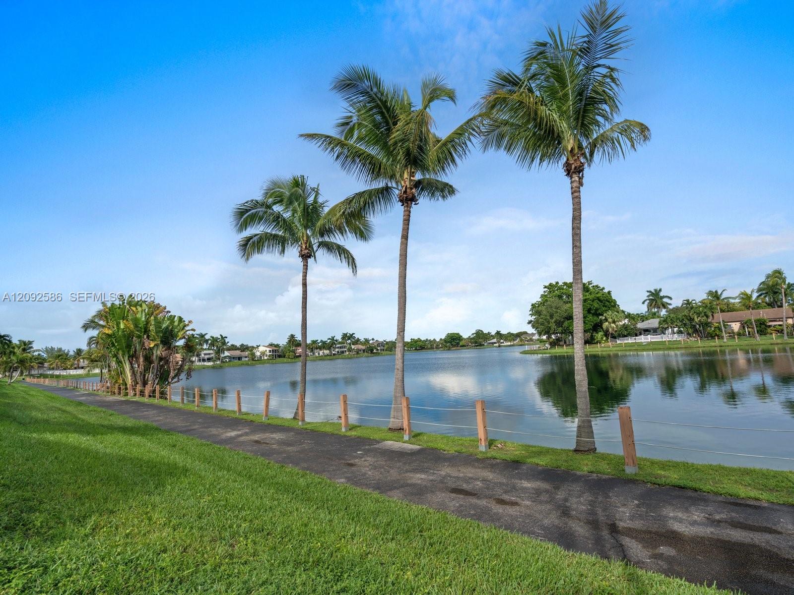 22101 SW 100th Pl, Cutler Bay FL 33190 photo 4