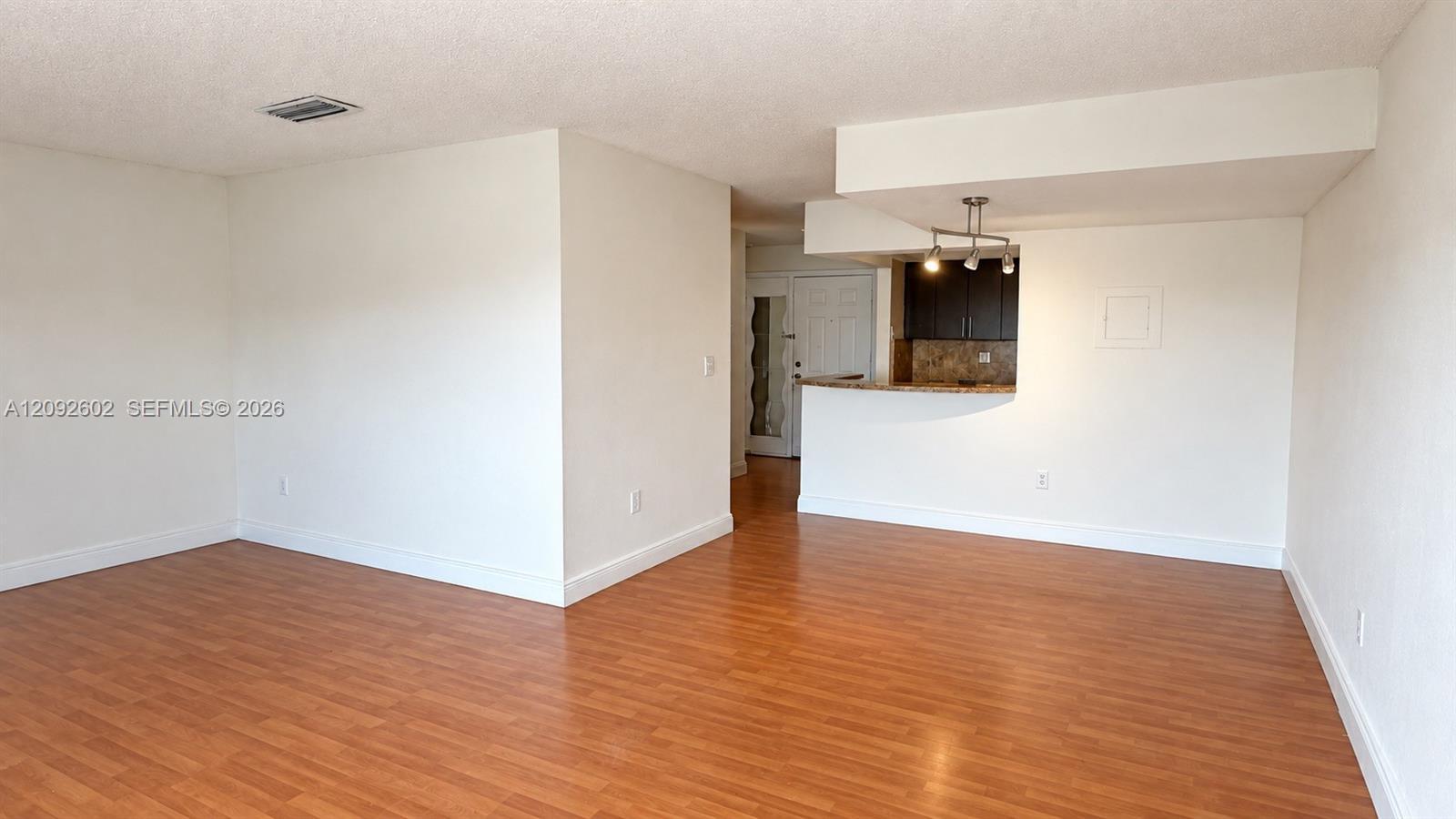 9375 Fontainebleau Blvd # 402, Miami FL 33172
