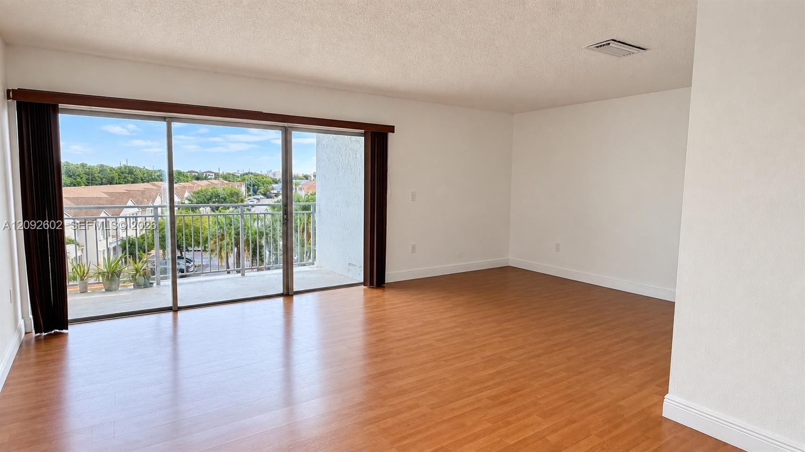 9375 Fontainebleau Blvd # 402, Miami FL 33172 photo 4