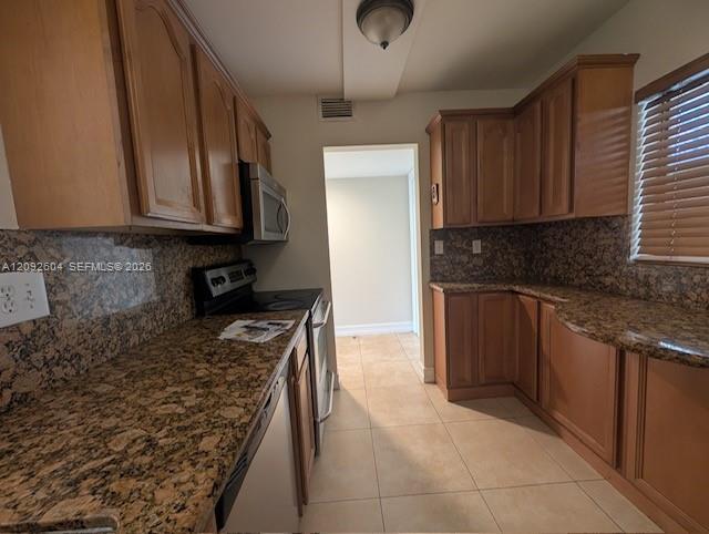 8635 NW 8th St # 303, Miami FL 33126 photo 3