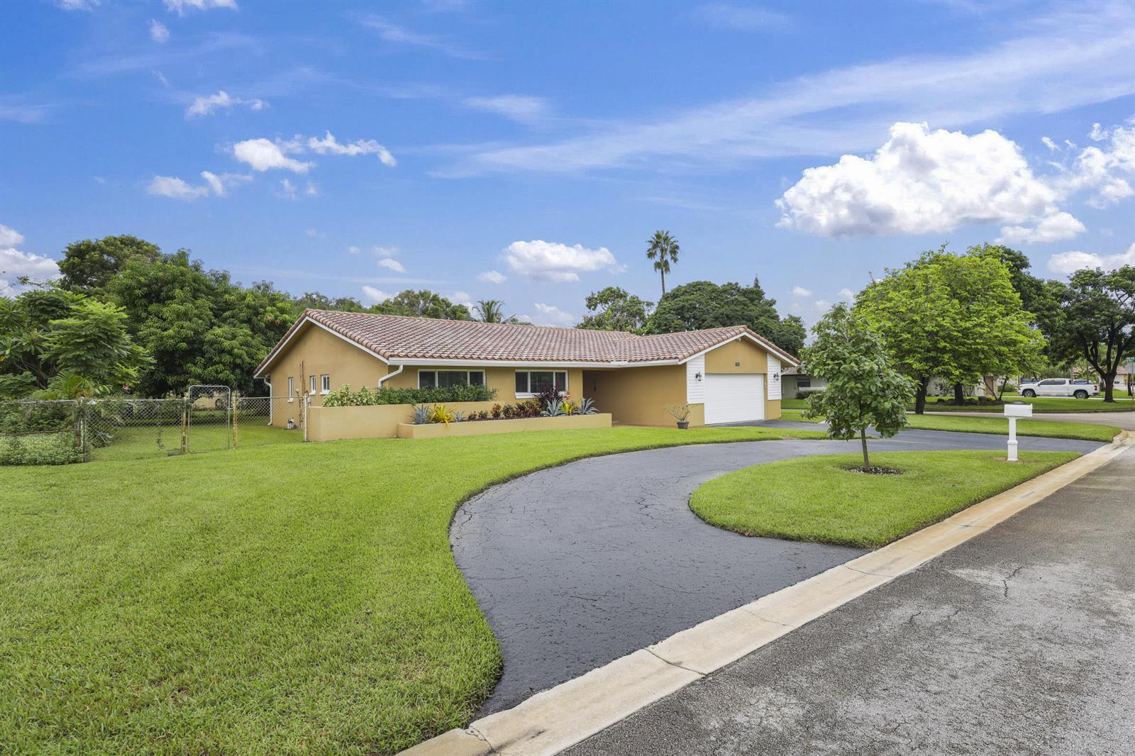 992 NW 83RD Drive, Coral Springs FL 33071 photo 4