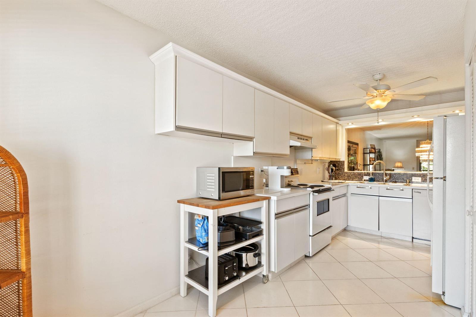 5380 CEDAR LAKE Drive # 303, Boynton Beach FL 33437 photo 5