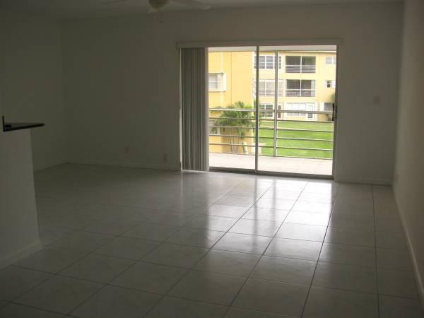 4200 CRYSTAL LAKE Drive # 212, Deerfield Beach FL 33064 photo 5