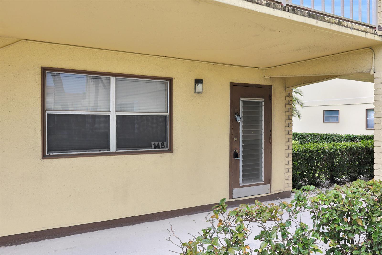 146 SAXONY D, Delray Beach FL 33446 photo 2